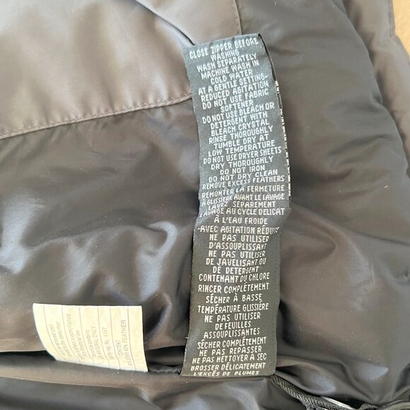 BMW Brand Lifestyle Men's Downfilled Driver's Vest! - Picture 15 of 16